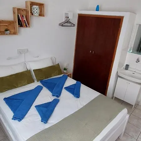 Kato Yialos 호텔 *